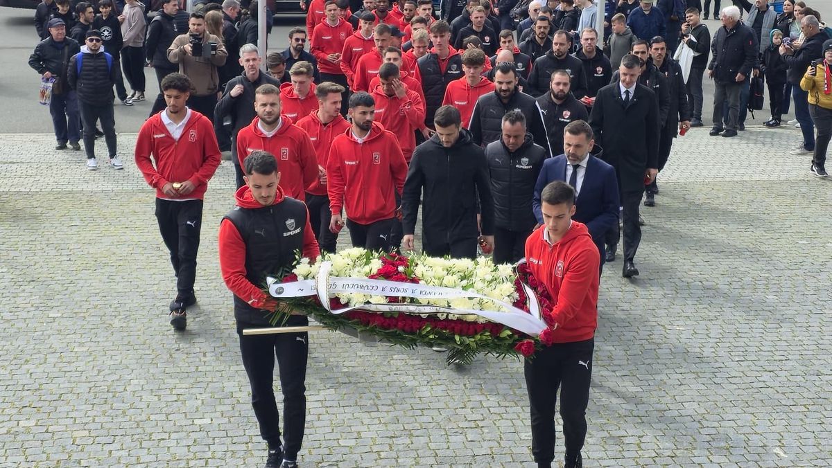 Delegația lui Dinamo, la sicriul lui Mircea Lucescu