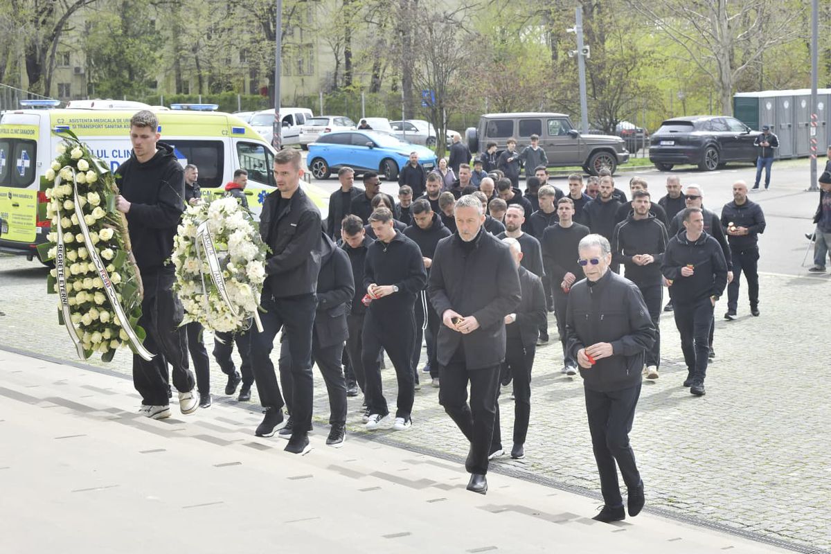FCSB, la catafalcul lui Mircea Lucescu
