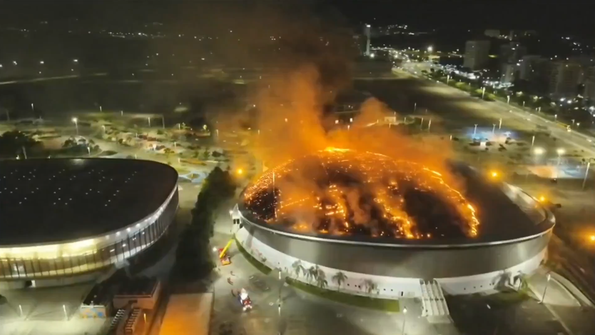 Incendiu la arena olimpică » 80 de pompieri au intervenit de urgență!