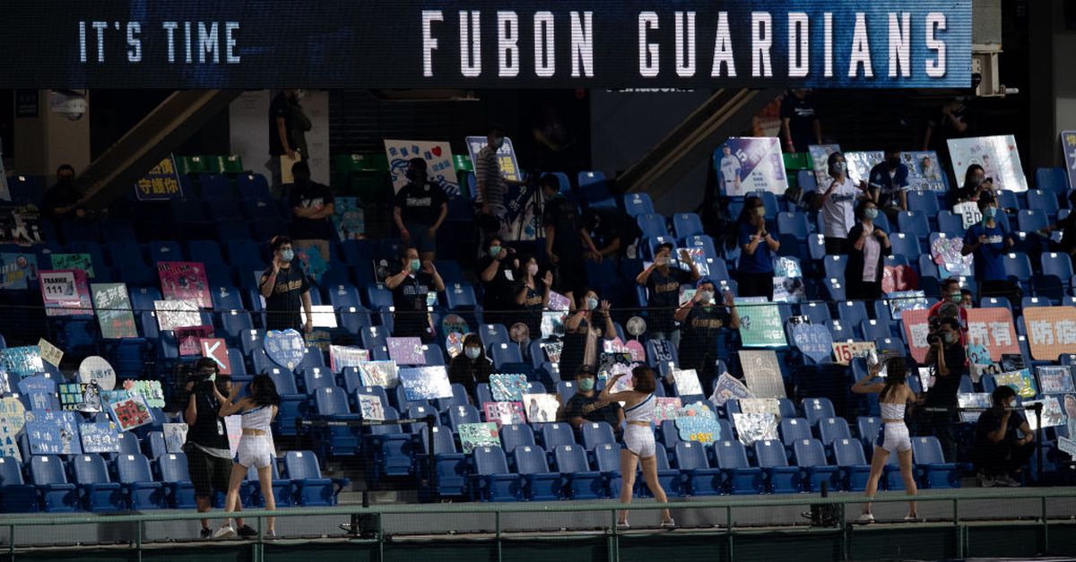 VIDEO + FOTO Țara care a câștigat lupta cu coronavirusul a redeschis stadioanele! Cum arată viitorul sportului