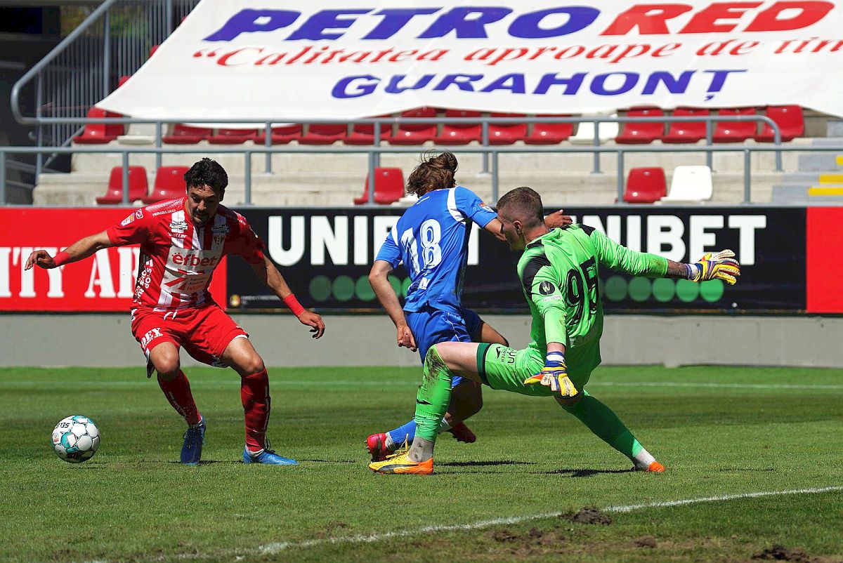 Reacție nervoasă după UTA - Poli Iași! Adi Petre, luat la rost de antrenor: „E bătaie de joc!”