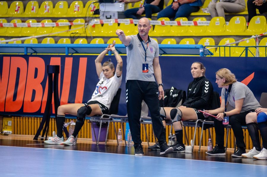 Costică Buceschi a trăit intens două zile pe banca echipei sale FOTO Dan Potor Costică Buceschi acuză FRH că a aglomerat calendarul înainte de Final Four: „Nu am fost deloc ajutați!”