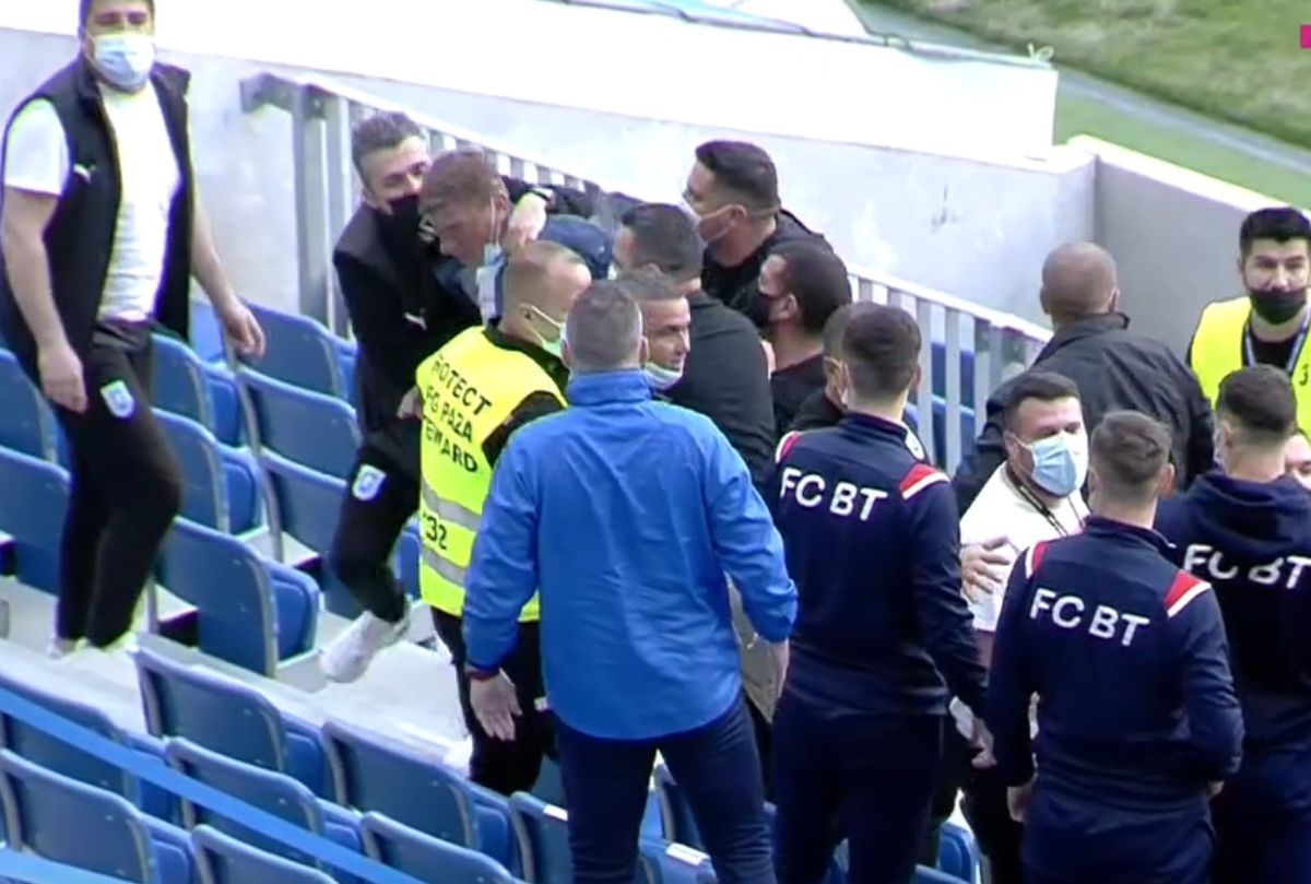 Silvian Cristescu, explicații după ieșirea sălbatică de la oficială: „Croitoru ne-a arătat semne obscene! FCSB și CFR, favorizate tot timpul”