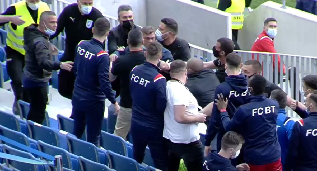 Silvian Cristescu, explicații după ieșirea sălbatică de la oficială: „Croitoru ne-a arătat semne obscene! FCSB și CFR, favorizate tot timpul”