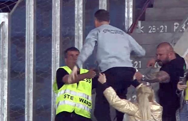 Mihai Stoica a speriat un steward la Universitatea Craiova – FCSB » S-a prefăcut că-l lovește! Cum a reacționat bărbatul