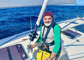 Aventurile primului român care a înconjurat singur globul cu un velier: „Ajunsese pe un val așa mare că mă uitam la Ocean ca de pe balcon”