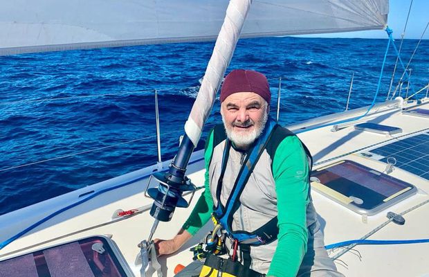 Aventurile primului român care a înconjurat singur globul cu un velier: „Ajunsese pe un val așa mare că mă uitam la Ocean ca de pe balcon”