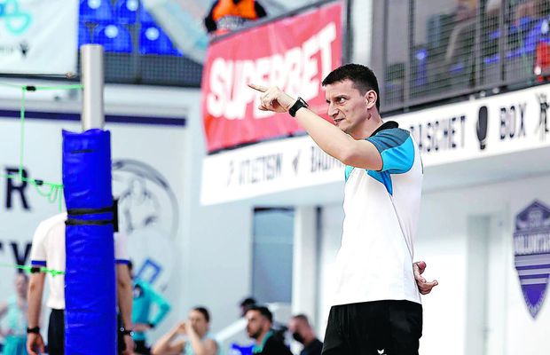 Performanță pe teren și în birou » Florin Voinea, împărțit între rolul de antrenor și cel de președinte: „Mă caracterizează corectitudinea!”