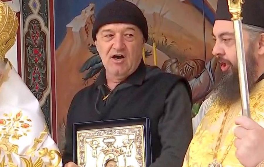 Gigi Becali, la hramul Bisericii Pantocrator, pe care a ctitorit-o, foto: captura Antena Sport S-a revoltat imediat după Universitatea Craiova – FCSB: „Suntem țară de nebuni? Finala cu CFR se joacă la Coțofârloaia? Unde e respectul?”