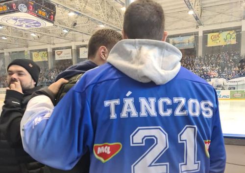Tanczos Barna, la un meci de hochei în aprilie 2022 / FOTO: Facebook