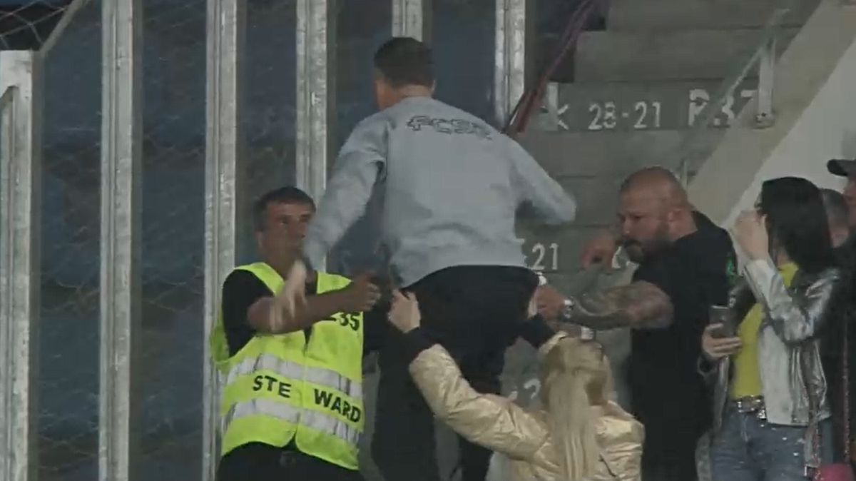 Mihai Stoica a speriat un steward la Universitatea Craiova – FCSB » S-a prefăcut că-l lovește! Cum a reacționat bărbatul