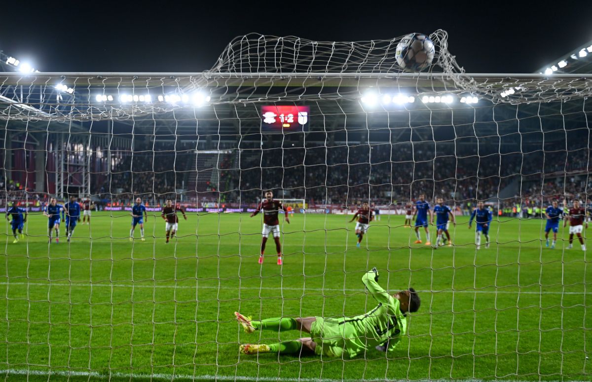 Rapid pierde dramatic meciul cu FCU Craiova, în ultimul minut! Primul eșec pentru Mutu în Giulești