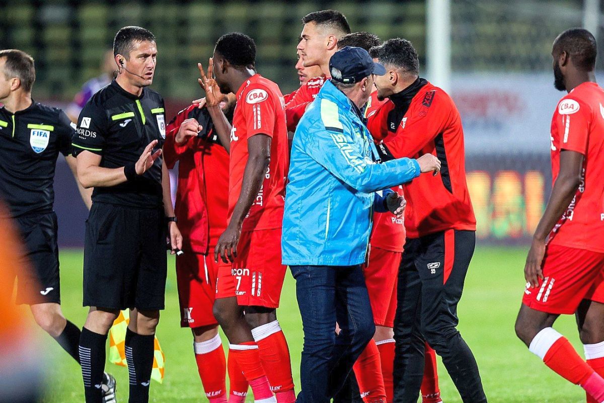 Haos la Pitești » FC Argeș a egalat în minutul 90+14, după al TREILEA penalty! Rednic a vrut să scoată echipa de pe teren!