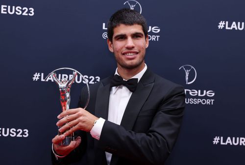 Carlos Alcaraz cu trofeul Laureus Foto Imago