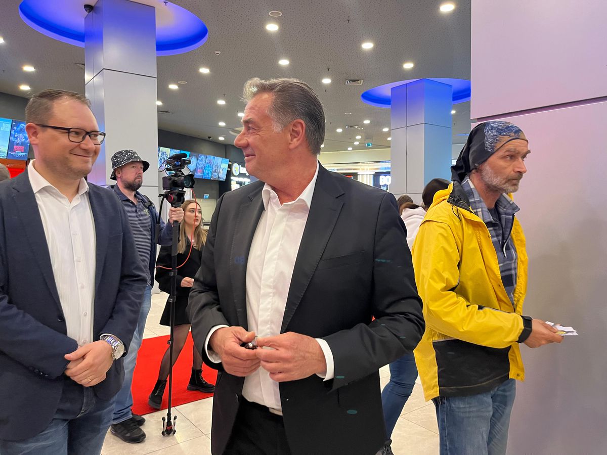 Filmul „În inima naționalei” a fost lansat » Imagini spectaculoase de la eveniment + Cine e „omul din umbră”