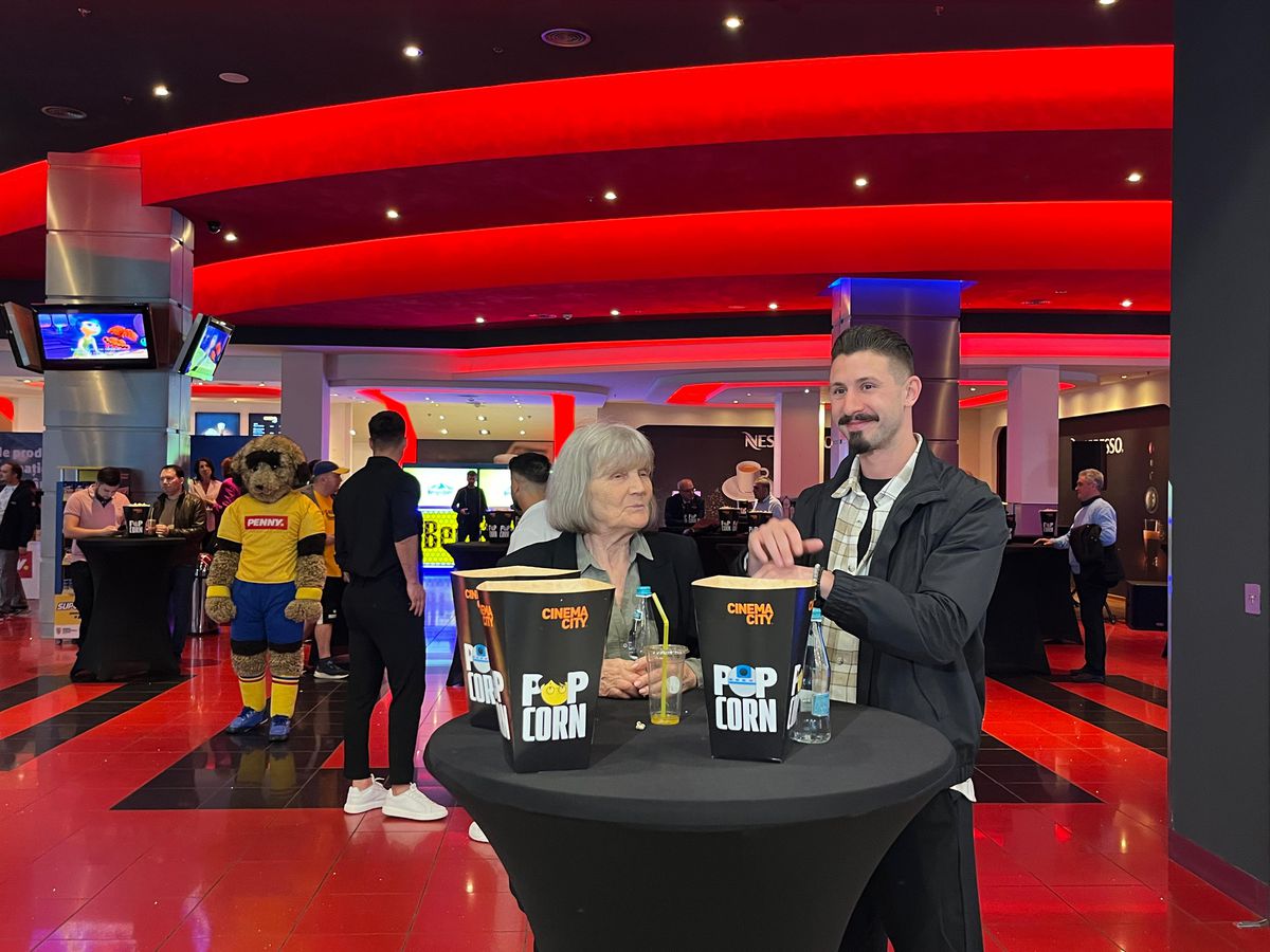 Filmul „În inima naționalei” a fost lansat » Imagini spectaculoase de la eveniment + Cine e „omul din umbră”