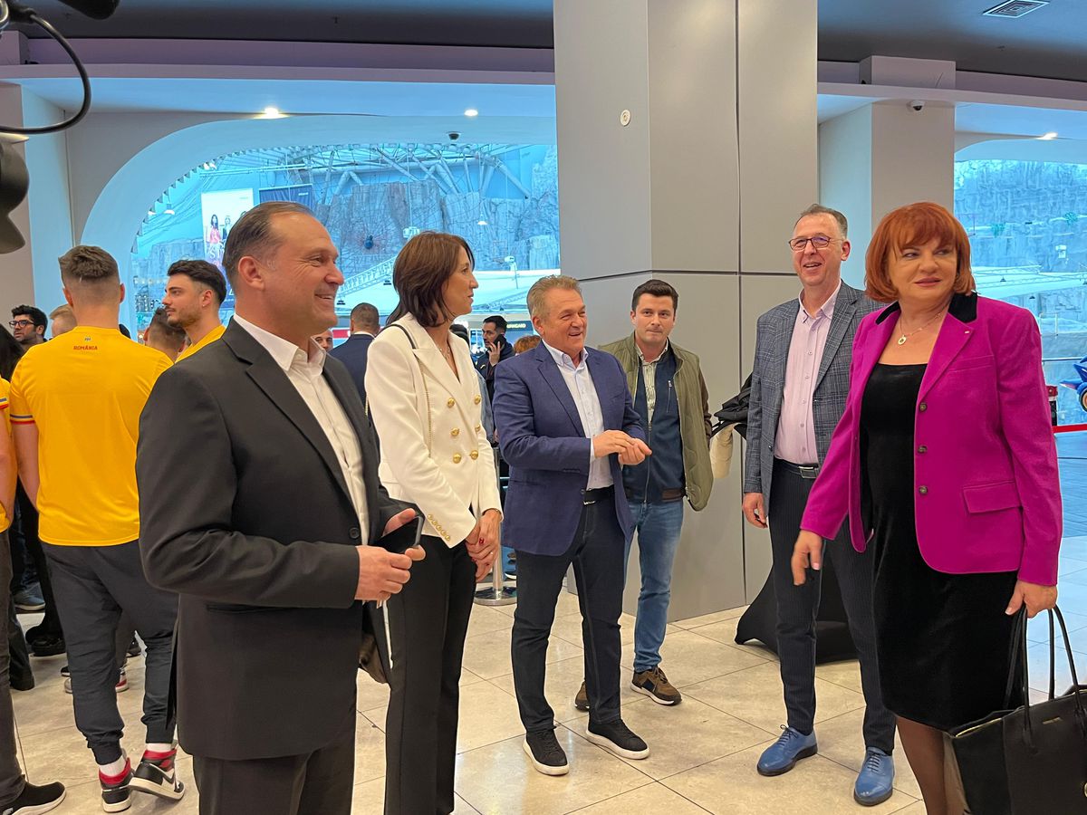 Filmul „În inima naționalei” a fost lansat » Imagini spectaculoase de la eveniment + Cine e „omul din umbră”