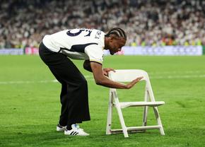 Explicația din spatele ritualului de bucurie cu scaunele, pus în scenă de David Alaba