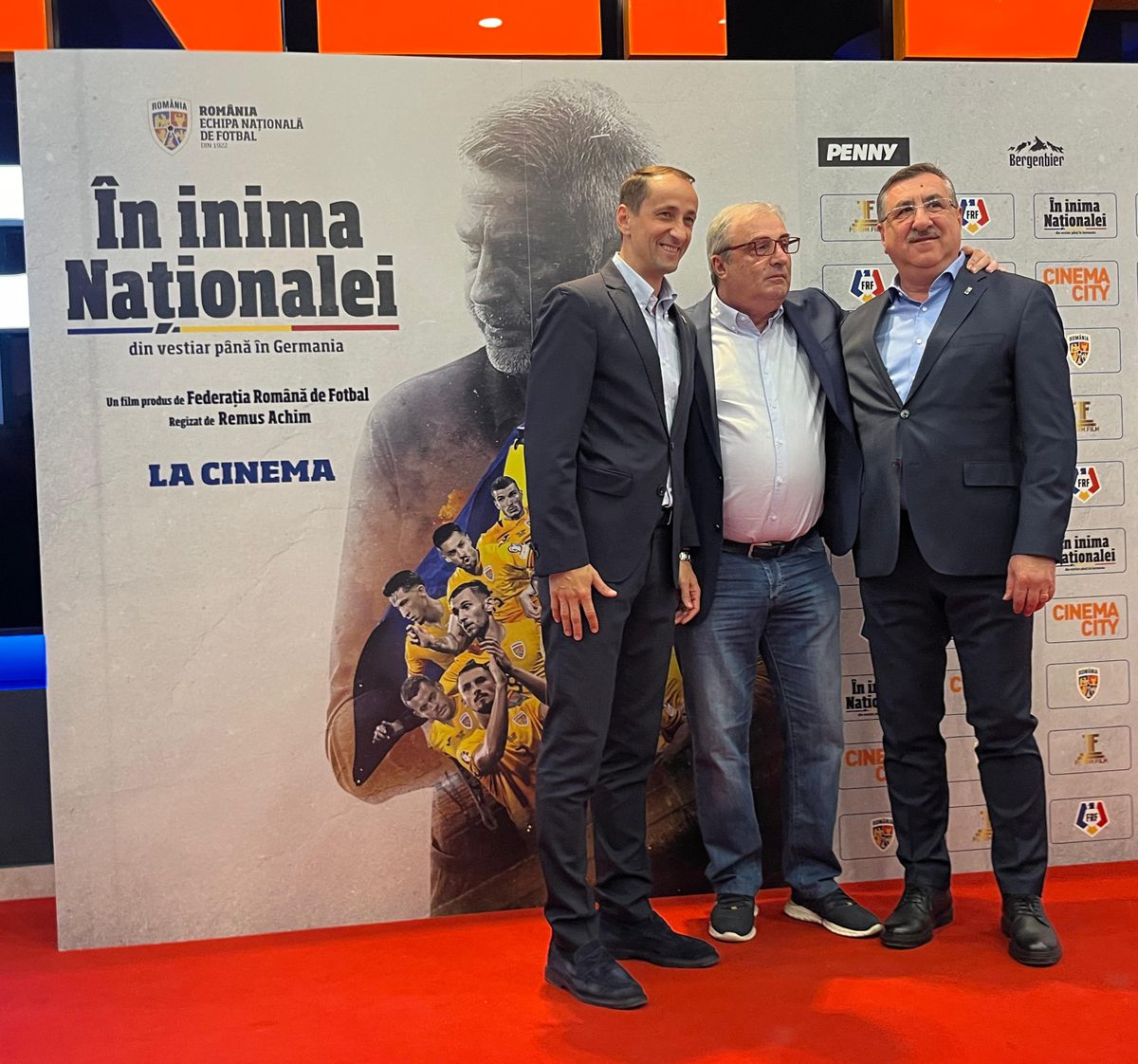 Filmul „În inima naționalei” a fost lansat » Imagini spectaculoase de la eveniment + Cine e „omul din umbră”