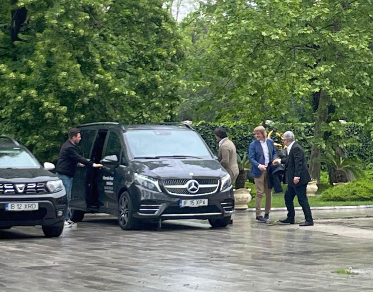 S-au încheiat negocierile de la Palat pentru Florinel Coman » Gigi Becali a ieșit triumfător: „Qatarezii să aleagă între aceste două propuneri! Îl am pe Florinel în preliminarii”