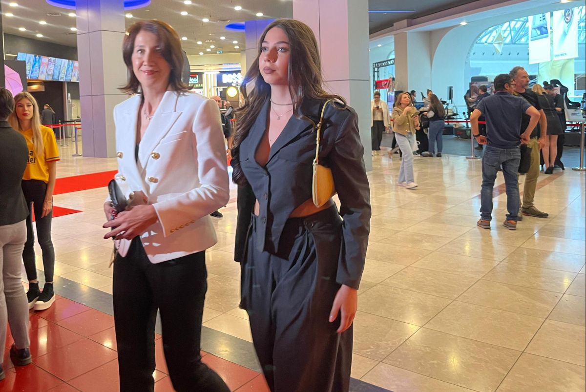 Familia lui Radu Drăgușin, în centrul atenției la lansarea filmului „În inima naționalei”: „Nu ne-am luat bilete de întoarcere din Germania! Vrem  departe”