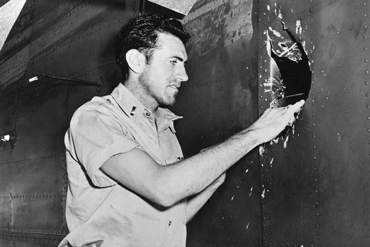 Louis Zamperini, combatant în conflagrație, care pare desprinsă din filme