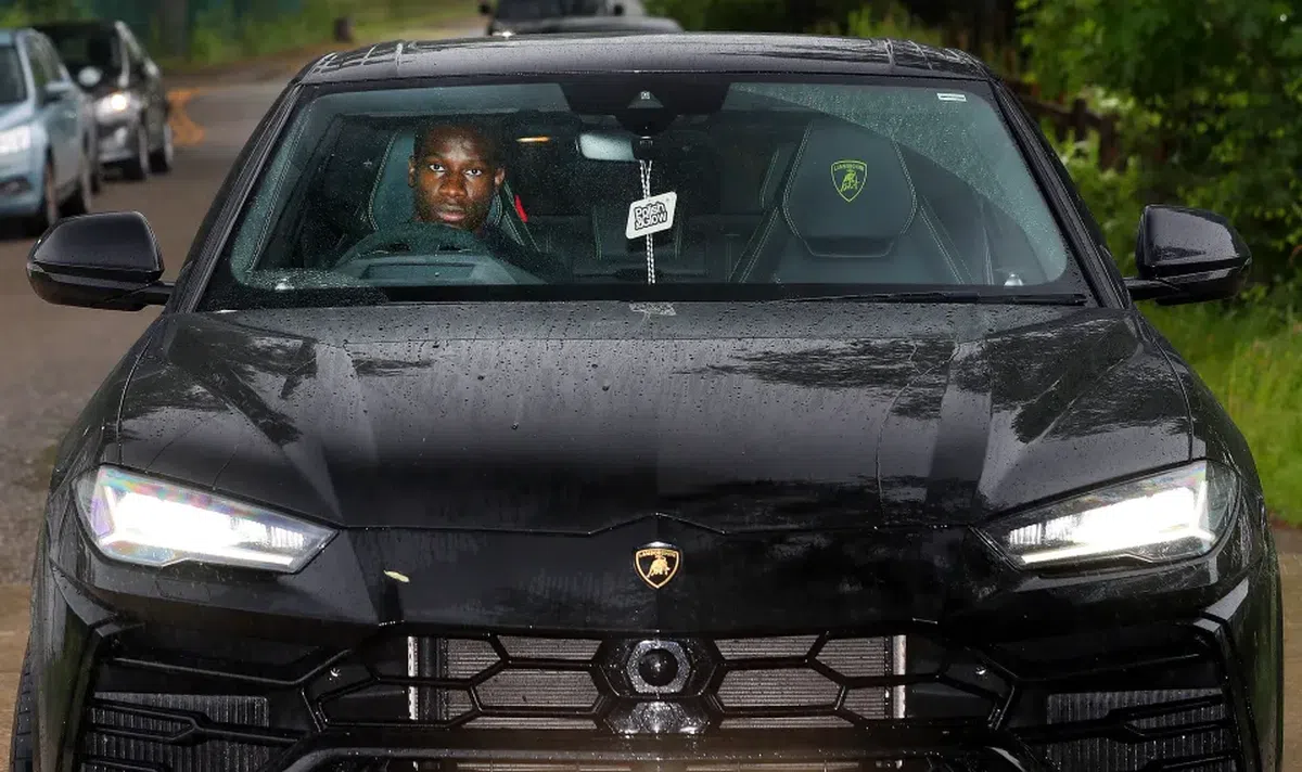 INCREDIBIL! » Vedeta de la Manchester United a rămas fără un Lamborghini de 412.000 de euro dintr-un motiv neașteptat