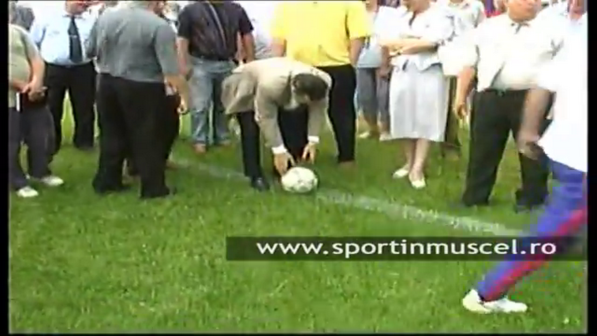 Stadionul pe care Gigi Becali juca fotbal în campania electorală a fost arat pentru a se cultiva porumb
