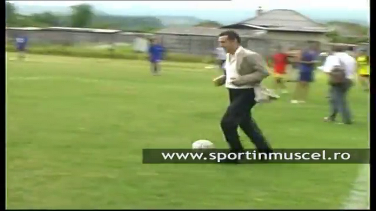 Stadionul pe care Gigi Becali juca fotbal în campania electorală a fost arat pentru a se cultiva porumb