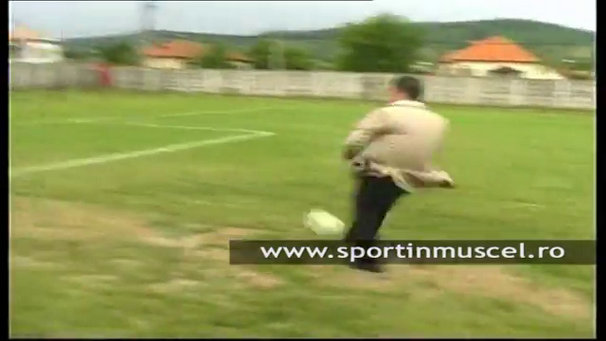 Stadionul pe care Gigi Becali juca fotbal în campania electorală a fost arat pentru a se cultiva porumb