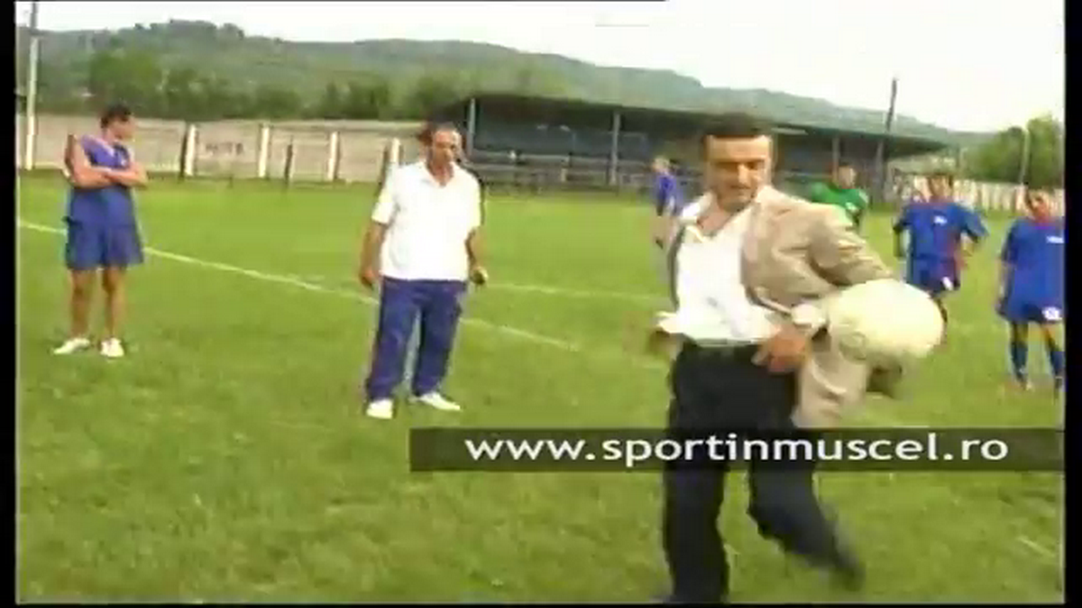 Stadionul pe care Gigi Becali juca fotbal în campania electorală a fost arat pentru a se cultiva porumb