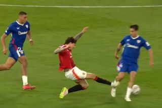 Atenție, imagini șocante! Jucătorul lui Bilbao acuză: „Fără cartonaș roșu, fără galben, fără fault, joacă...”