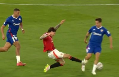 Atenție, imagini șocante! Jucătorul lui Bilbao acuză: „Fără cartonaș roșu, fără galben, fără fault, joacă...”