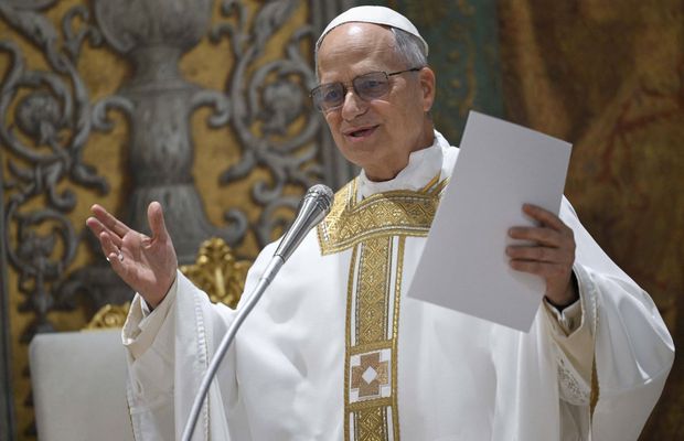Asemănare izbitoare între Papa Leon al XIV-lea și un celebru antrenor » Fanii au strigat: „Habemus Claudius!”