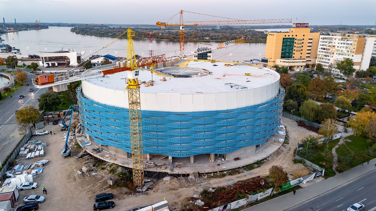 Cea mai nouă sală polivalentă din România prinde contur! S-a început montarea celor 5.000 de scaune