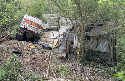 Camionul unui șofer român a ajuns obiectiv turistic într-o pădure din Germania, după ce a fost abandonat