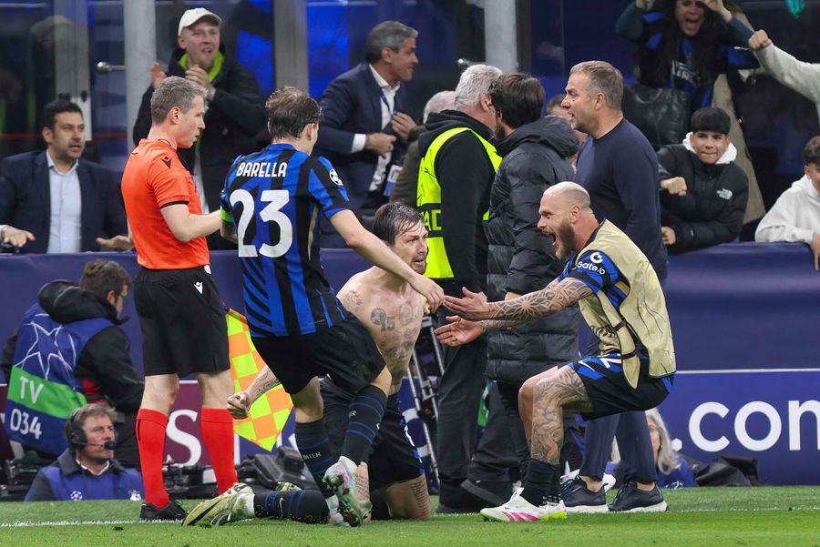 Francesco Acerbi, bucurându-se cu Nicolo Barella și Federico Di Marco după golul de 3-3 în Inter - Barcelona / Foto: Imago Miză enormă la Inter: meciul de 10 milioane de euro! » Anunțul făcut de italieni dă speranțe fanilor nerazzurri