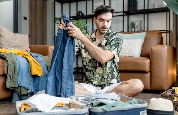 Piese vestimentare sport care te vor salva în vacanța de vară: ce să iei în bagaj