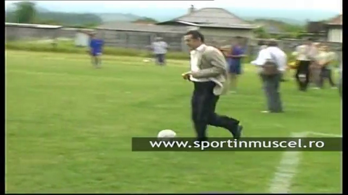 Stadionul pe care Gigi Becali juca fotbal în campania electorală a fost arat pentru a se cultiva porumb