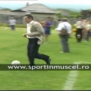 Gigi Becali a jucat fotbal pe stadionul din Stâlpeni, județul Argeș