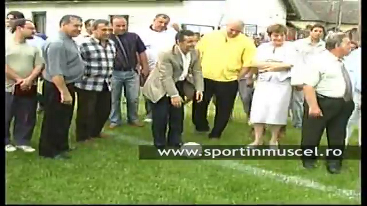 Stadionul pe care Gigi Becali juca fotbal în campania electorală a fost arat pentru a se cultiva porumb