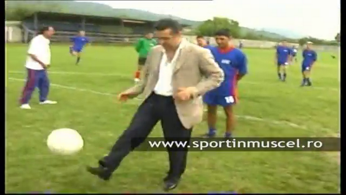 Stadionul pe care Gigi Becali juca fotbal în campania electorală a fost arat pentru a se cultiva porumb