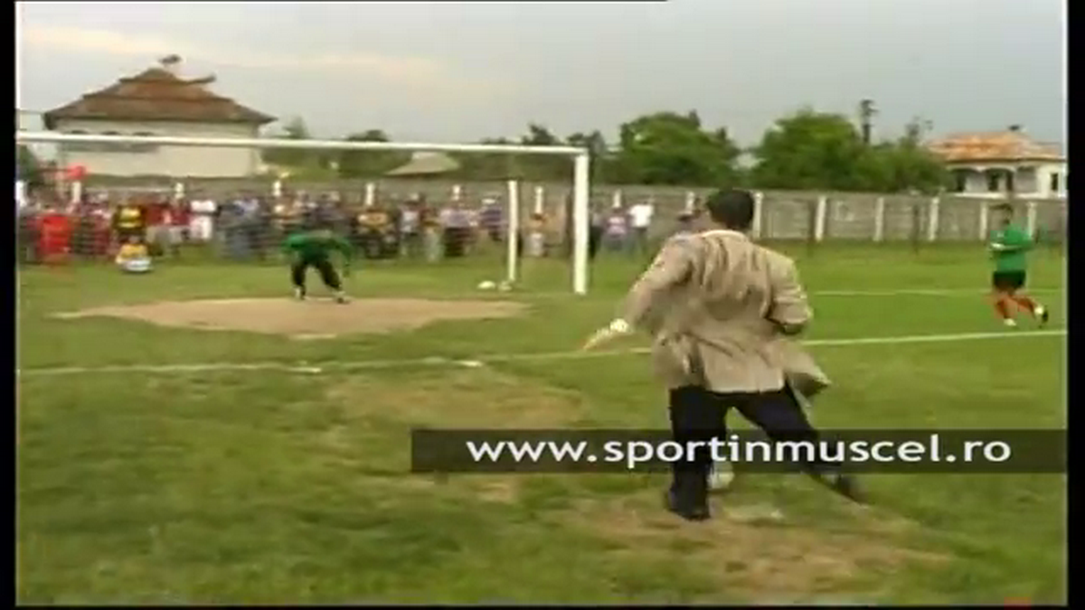 Stadionul pe care Gigi Becali juca fotbal în campania electorală a fost arat pentru a se cultiva porumb