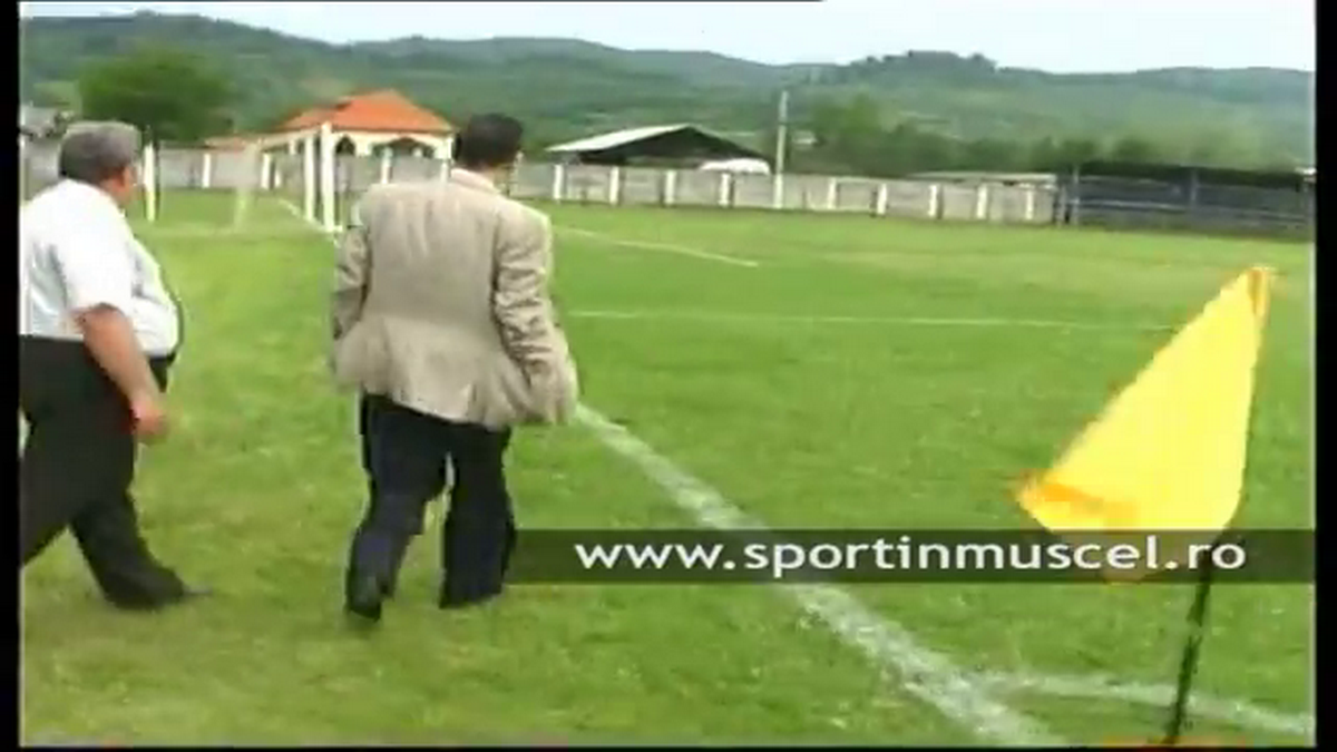 Stadionul pe care Gigi Becali juca fotbal în campania electorală a fost arat pentru a se cultiva porumb