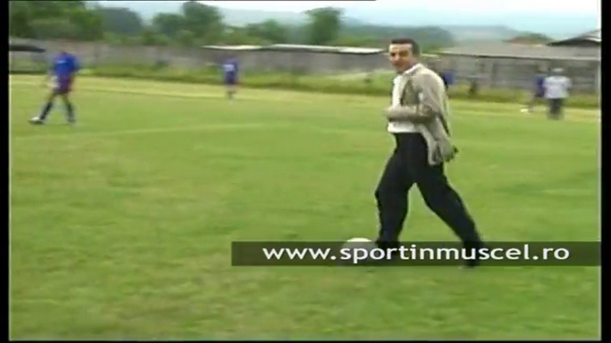 Stadionul pe care Gigi Becali juca fotbal în campania electorală a fost arat pentru a se cultiva porumb