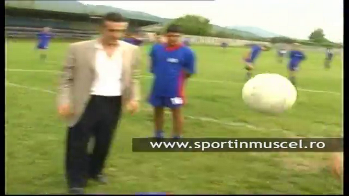 Stadionul pe care Gigi Becali juca fotbal în campania electorală a fost arat pentru a se cultiva porumb