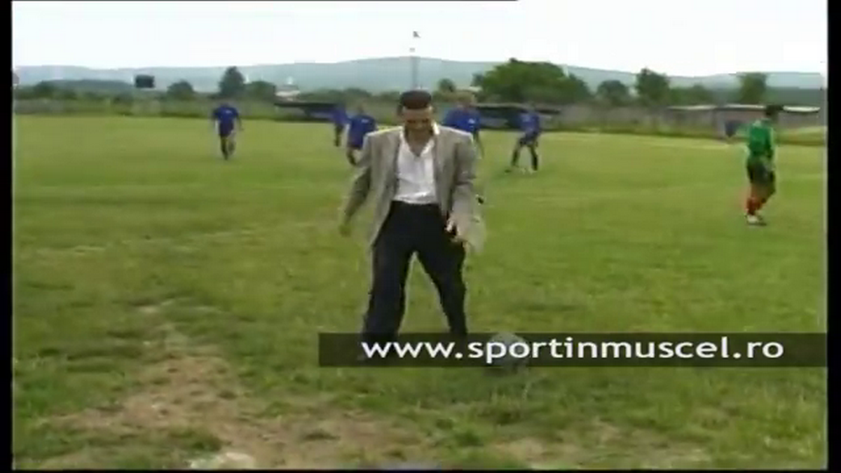 Stadionul pe care Gigi Becali juca fotbal în campania electorală a fost arat pentru a se cultiva porumb