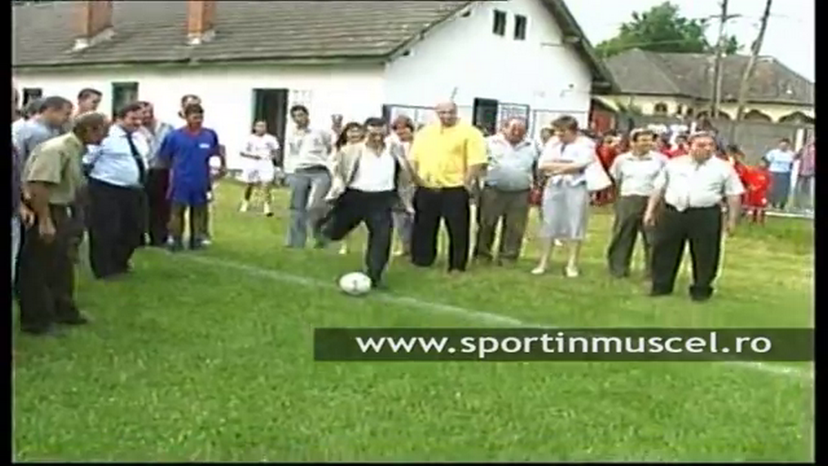 Stadionul pe care Gigi Becali juca fotbal în campania electorală a fost arat pentru a se cultiva porumb