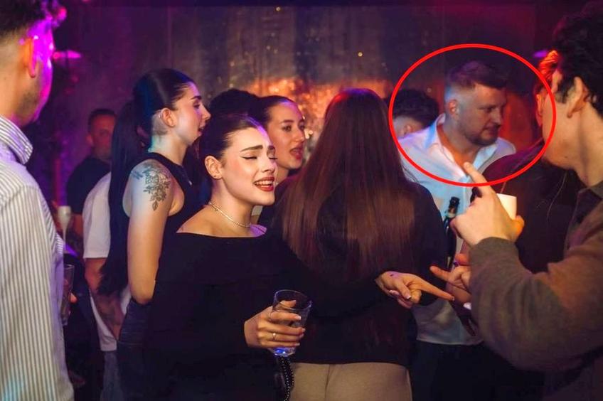 Viorel Mazilu surprins cu o sticlă de alcool, în clubul din Târgu Mureș, la party cu „tricolorele” U20