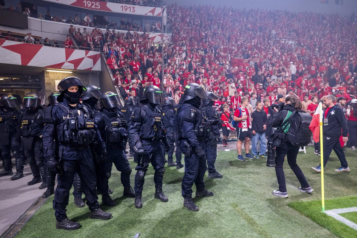 0-3 la masa verde și cea mai mare amendă din istorie, după derby-ul distrus de fani!